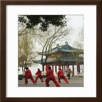 Žene koje praktikuju Tai Chi ispred paviljona na West Lakeu, Hangzhou, provincija Zhejiang, Kina, Svjetska