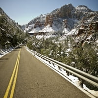 Autoput 89a koji vodi kroz neravni teren; Arizona, Sjedinjene Američke Države od strane Dean Blotto Siva dizajna slika