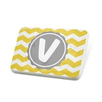 Porcelein pin monogram V Yellow Grey Chevroron Revel značka - Neonblond