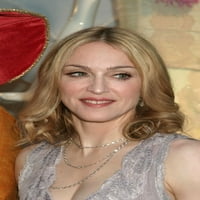 Madona po dolasci za zabavu za pokretanje knjiga Madonna Lotsa de Casha, Bergdorf Goodman Robna kuća, New York, NY, 7. lipnja 2005. Fotografija Rob Richevertt Collection Celebrity
