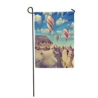 Vintage balona vrućeg zraka koji leti preko rock pejzaža vrtna zastava ukrasna zastava kuće baner