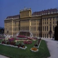 Svečana vrta ispred palače, palača Schonbrunn, palača Schonbrunn, Beč, Austrija Poster Print