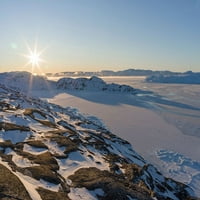 Izlazak sunca tokom zime u Ilulissat Icefjord-u koji se nalazi u diskoniranoj uvali u zapadnom Grenlandu